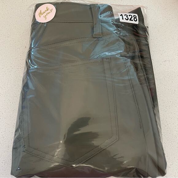 Abercrombie Vegan Leather 90s Relaxed Pant - Picture 6 of 6